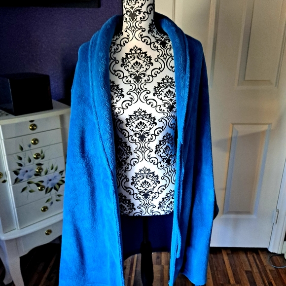 Plush Robe - Picture 2 of 3